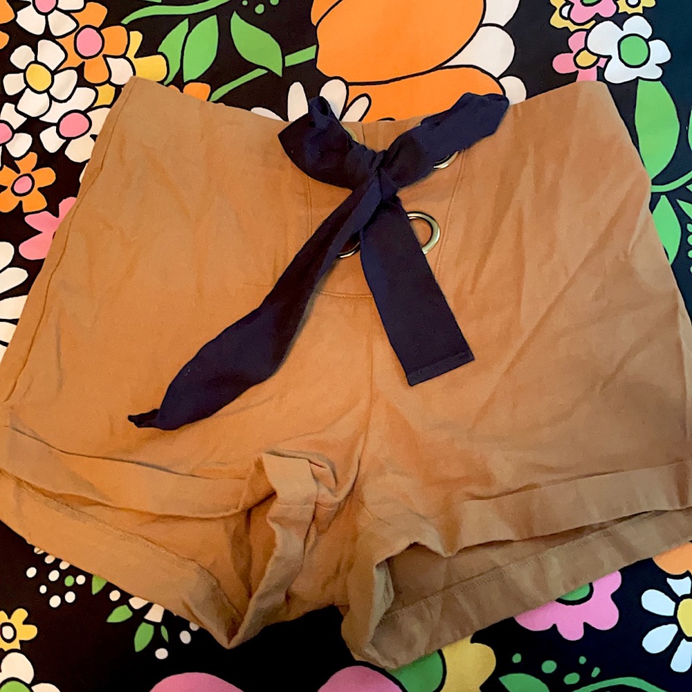 Mod Boutique tan tie waist shorts, M